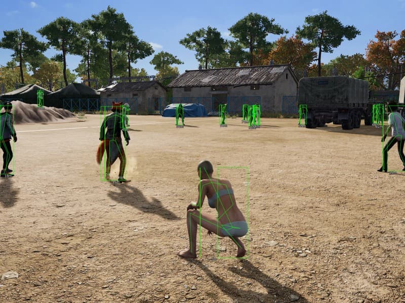PUBG cheat gameplay screenshot 1 — ESP overlay showing players and loot